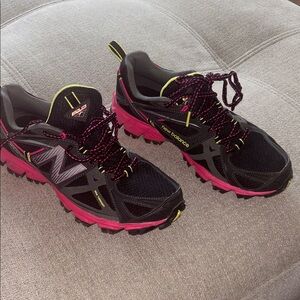 New Balance Women's Black and Pink Athletic Shoes